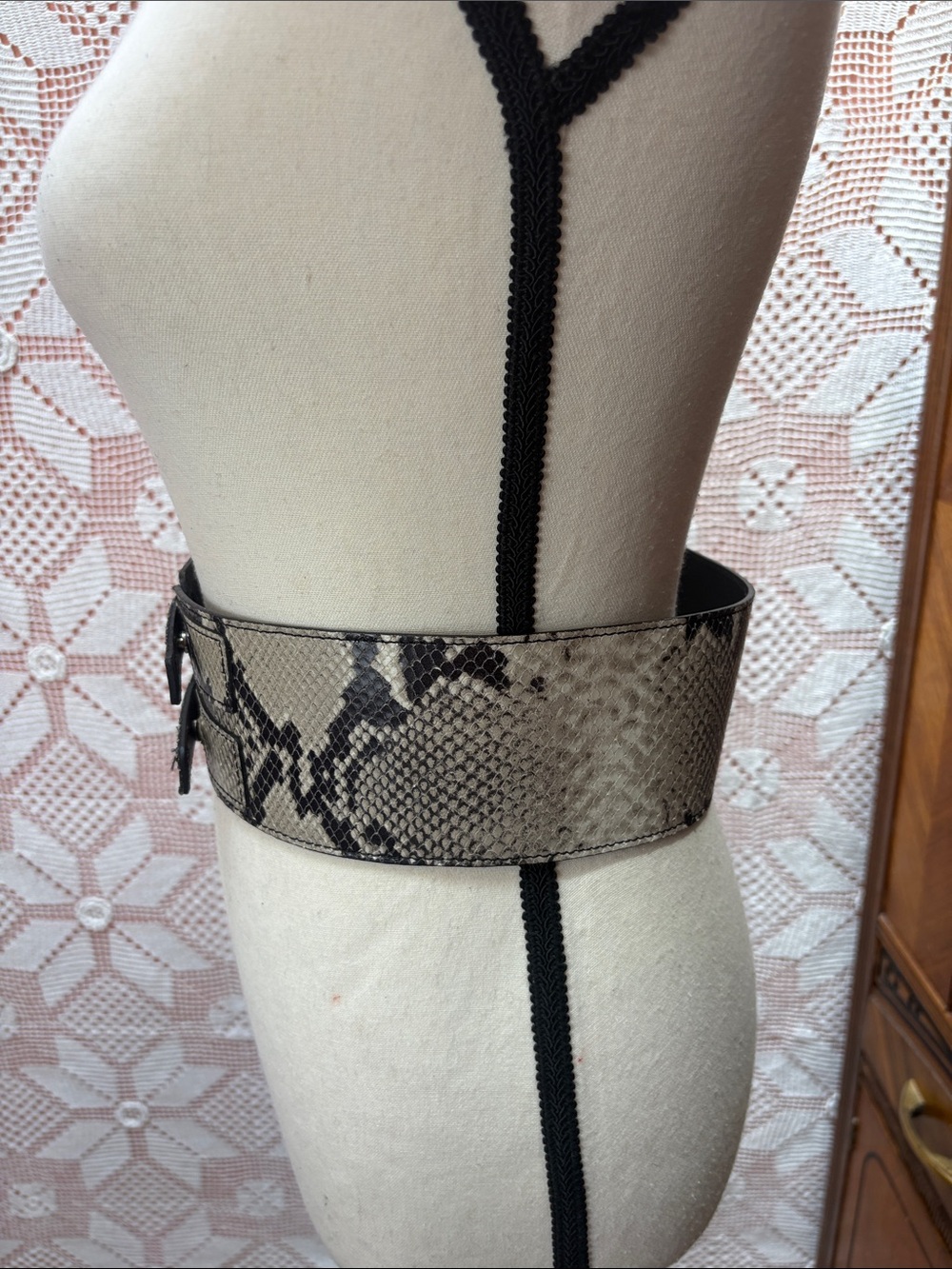 Club Monaco Kara wide waist belt in black/white python print genuine leather Sm - Picture 5 of 9